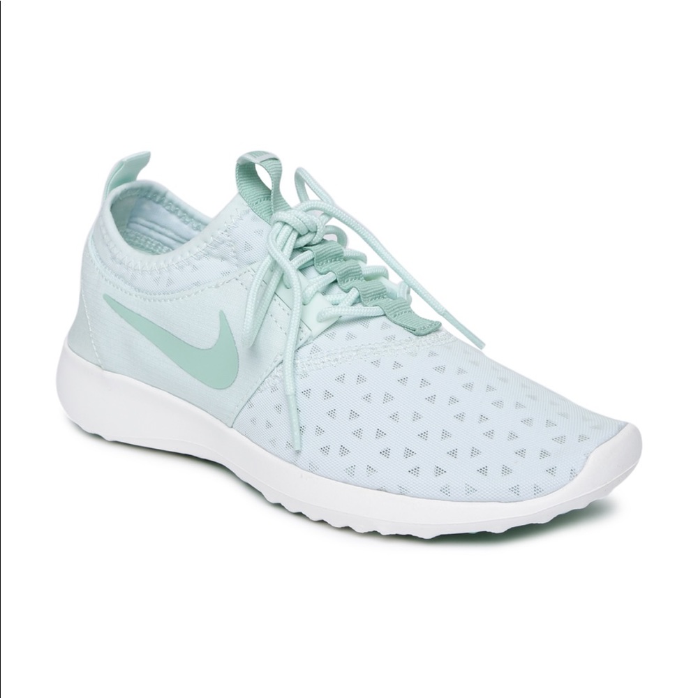 Nike Women's mint Green Juvenate Sneakers
